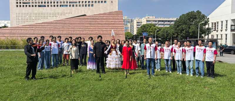 上海交大科学家与艺术家一起上演“音乐快闪”